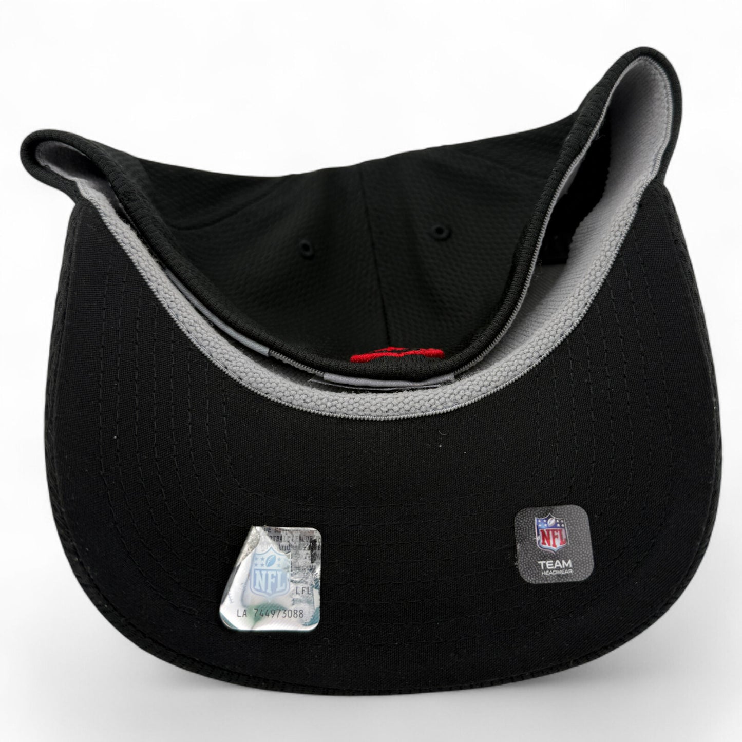 New Era Atlanta Falcons NFL 2024 Sideline Neo Mesh Back 39Thirty Flex Fit Hat