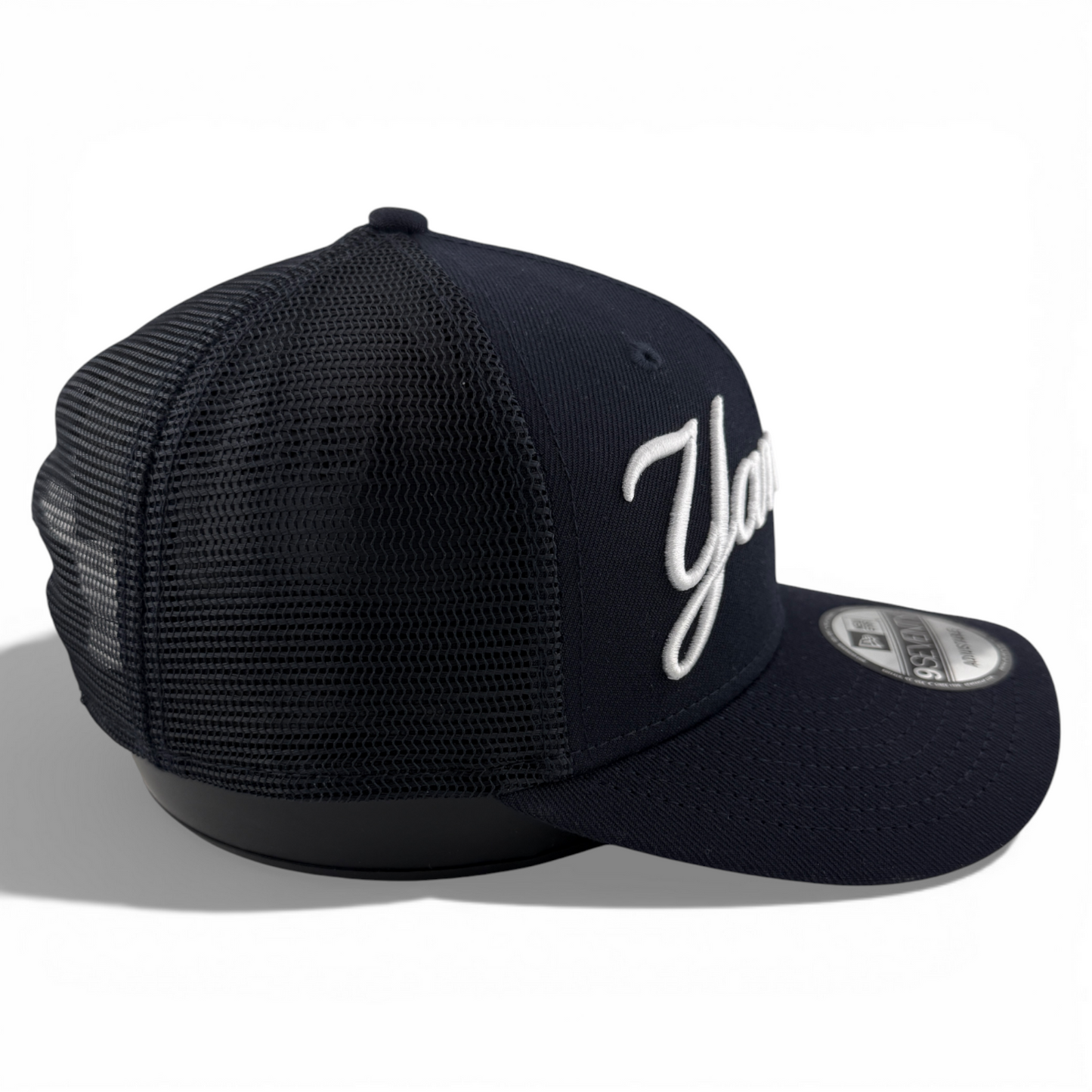 New Era New York Yankees MLB Script Mesh Trucker 9Seventy Snapback Adjustable