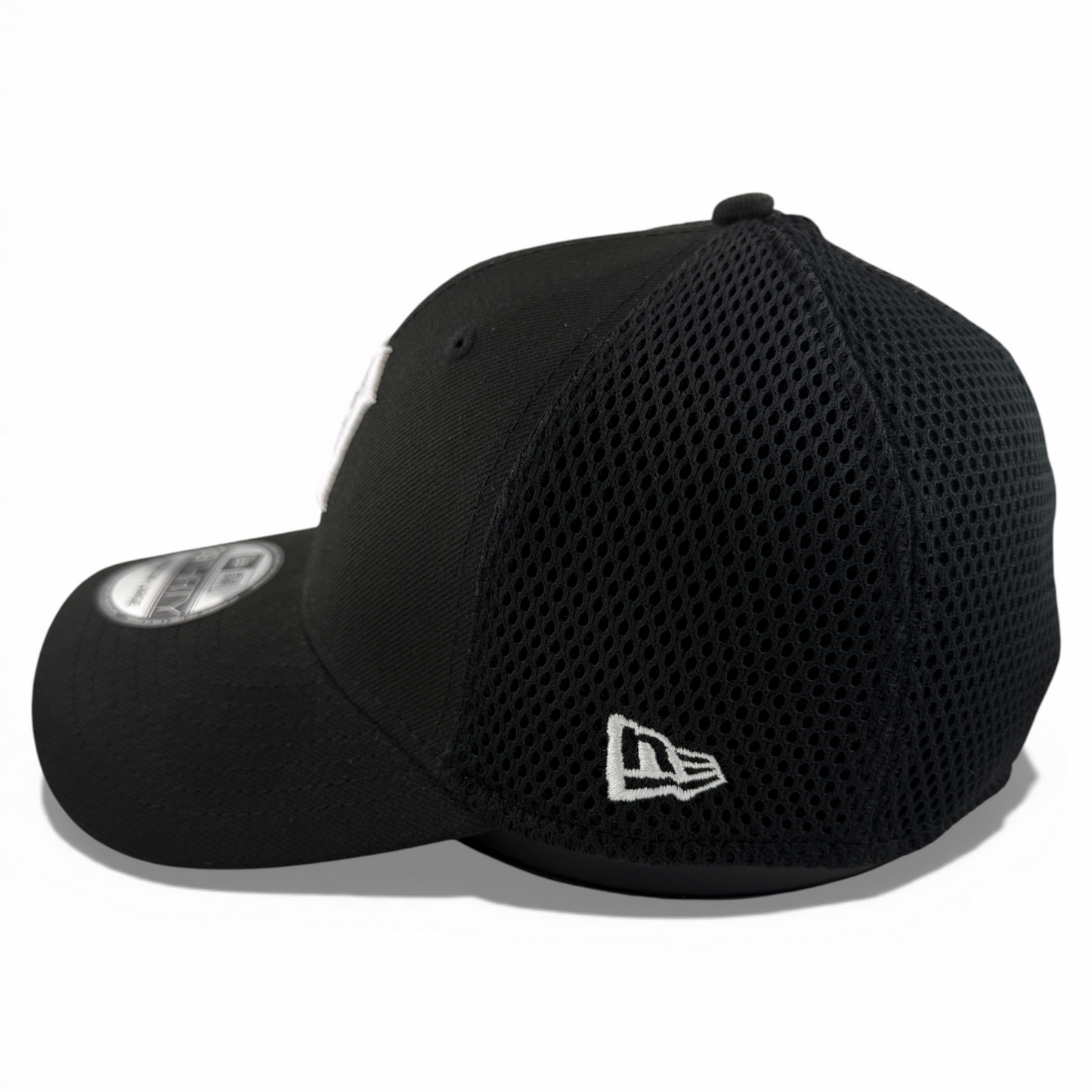 New Era Detroit Tigers MLB Black White Logo Neo Mesh 39Thirty Flex Fit Hat