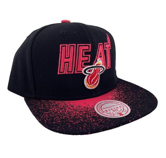 Mitchell & Ness Miami Heat NBA Spray Paint Splatter Black/Pink UV Snapback Hat