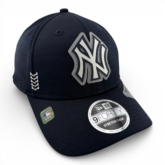 New Era New York Yankees MLB 2024 Clubhouse 9Forty Stretch Snapback Adjustable
