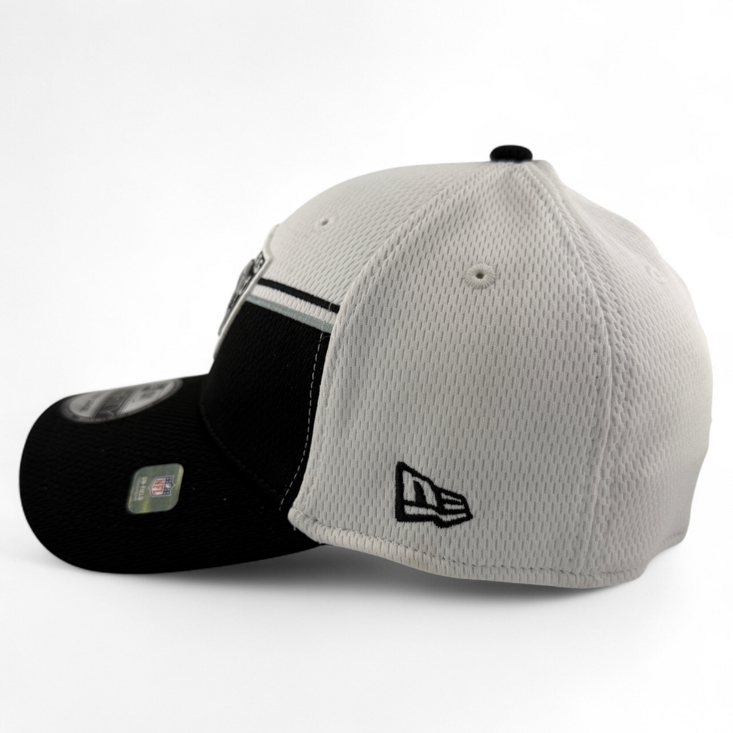 New Era Las Vegas Raiders NFL 2023 Sideline White Neo 39Thirty Flex Fit Hat Cap