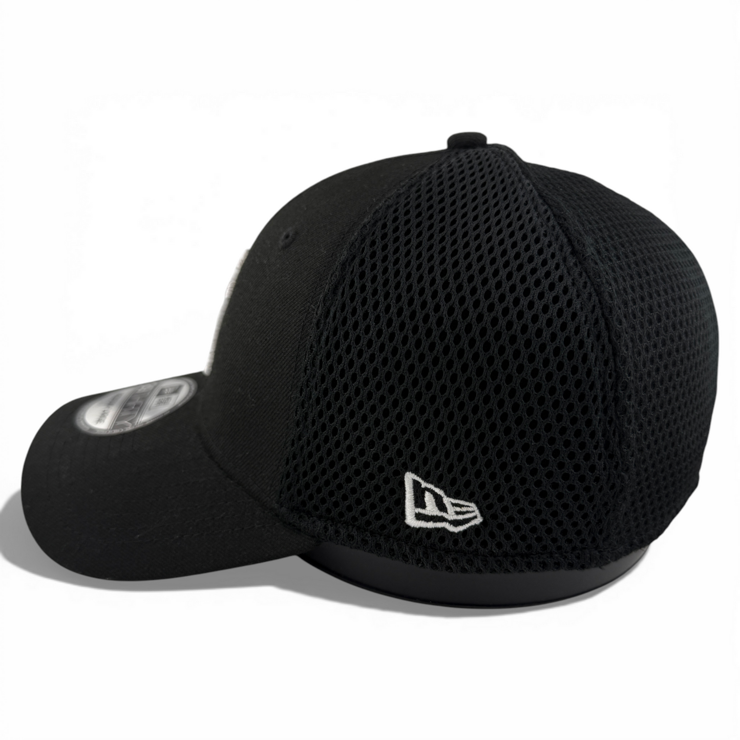 New Era New York Yankees MLB Black White Logo Neo Mesh 39Thirty Flex Fit Hat Cap
