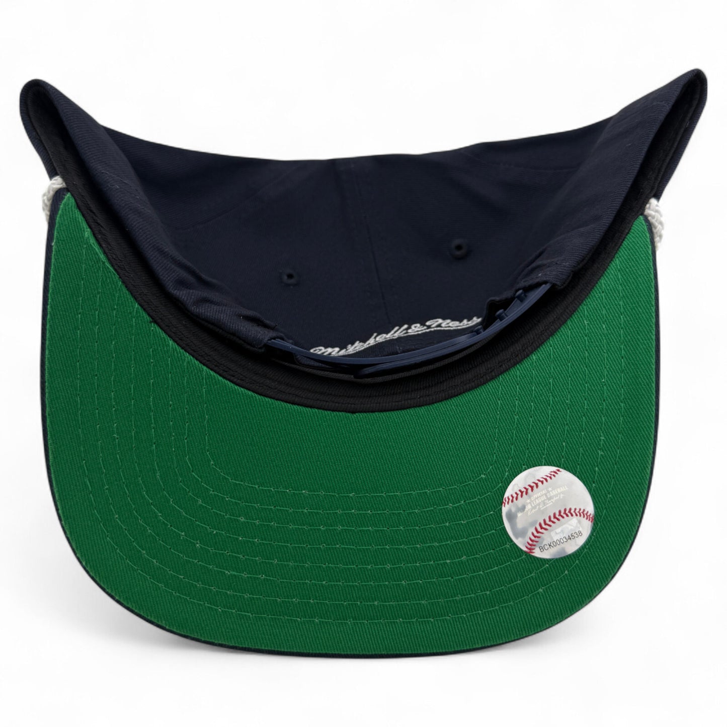 Mitchell & Ness Chicago White Sox Script A-Frame Rope Golfer Caddy Fit Snapback