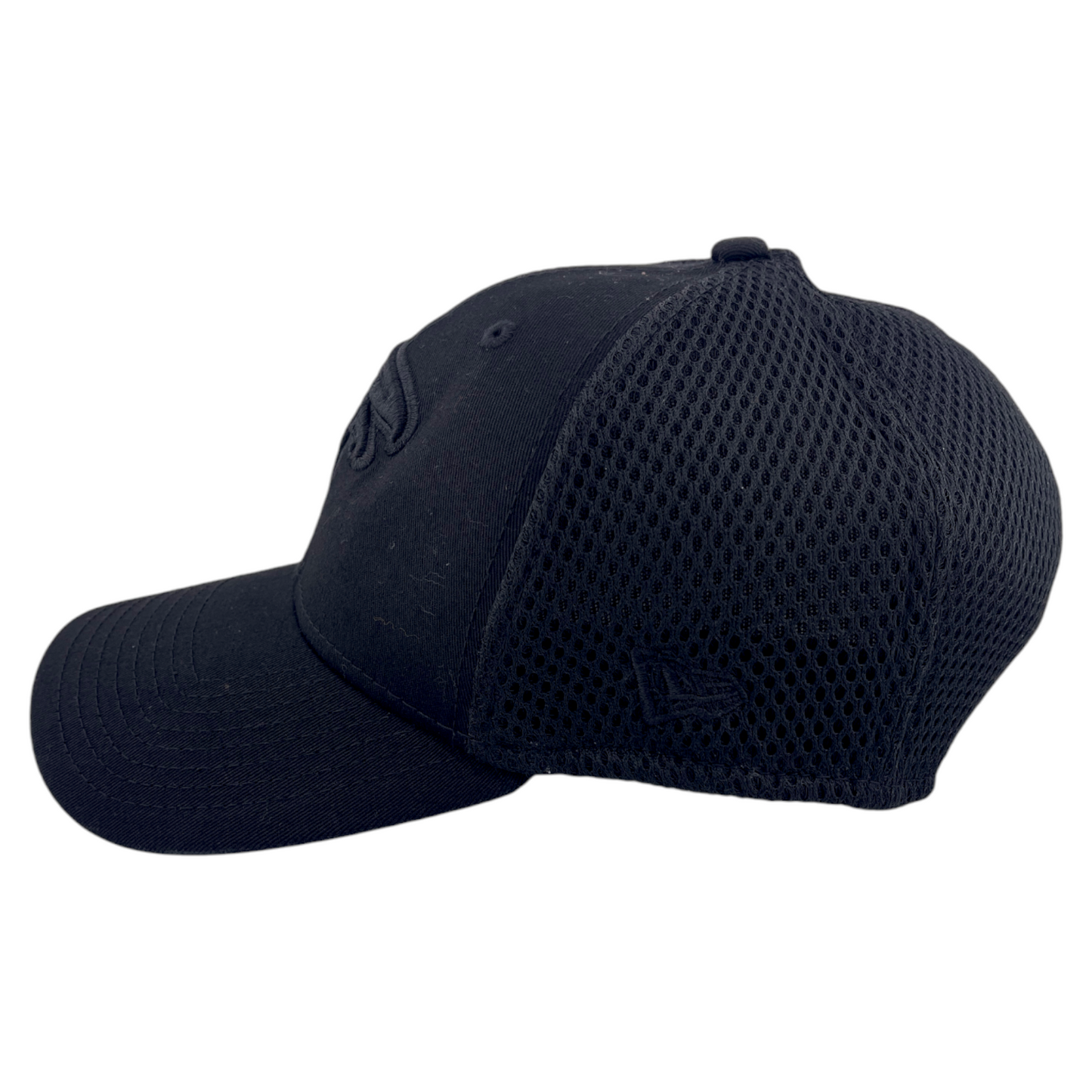 New Era Atlanta Falcons NFL Blacked Out Neo Mesh Back 39Thirty Hat Cap