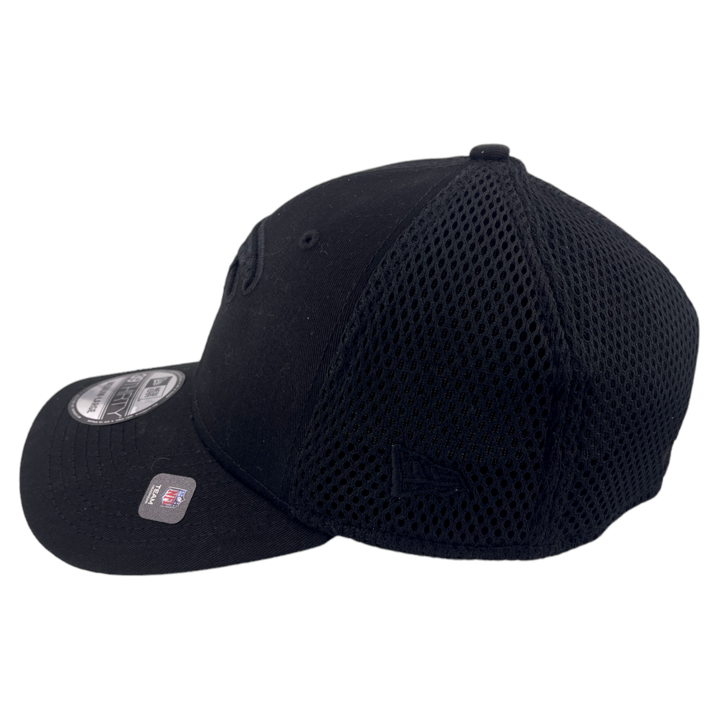 New Era Atlanta Falcons NFL Blacked Out Neo Mesh Back 39Thirty Hat Cap